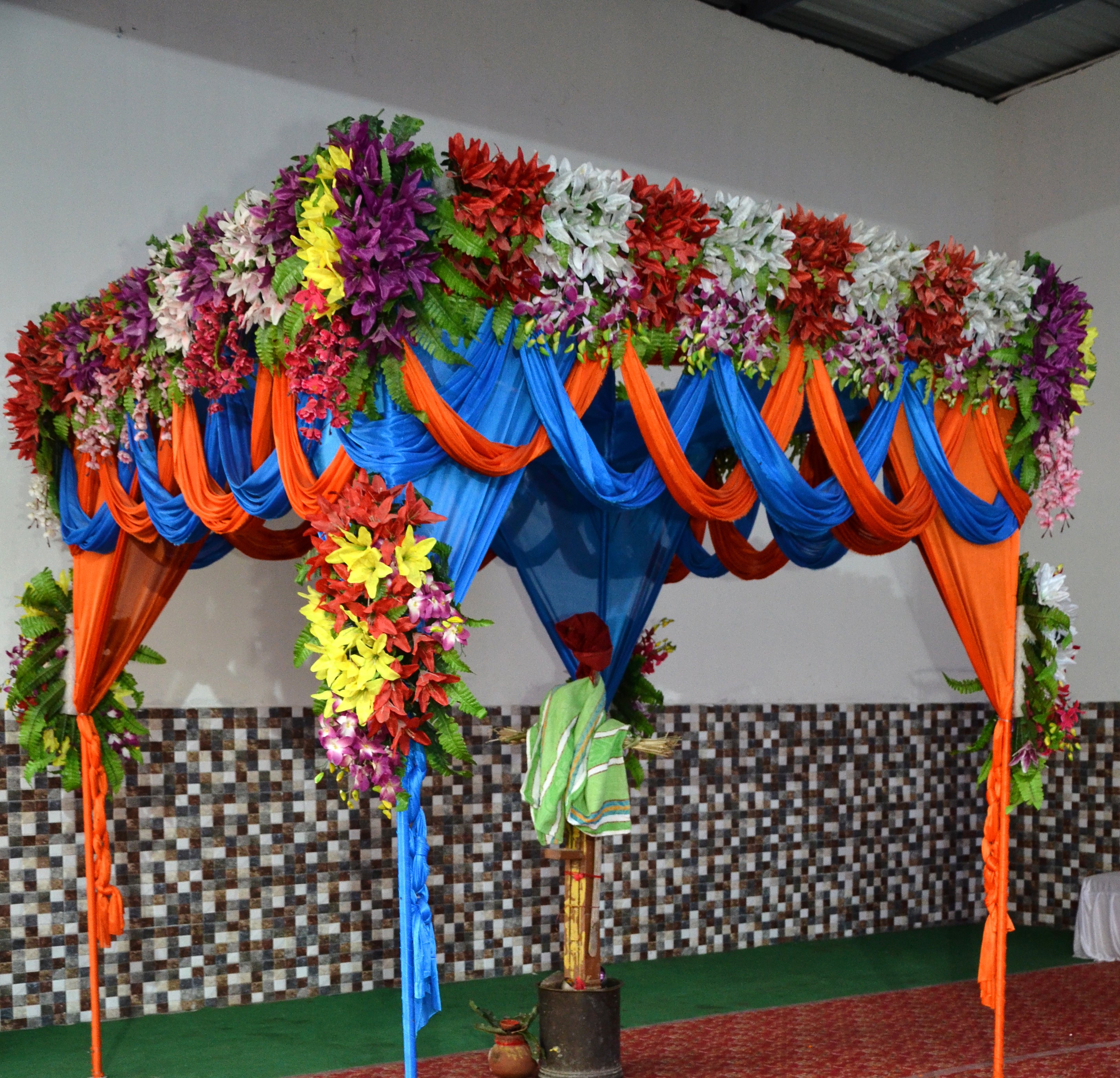 रॉयल वेडिंग हॉल एवं विशाल स्टेज